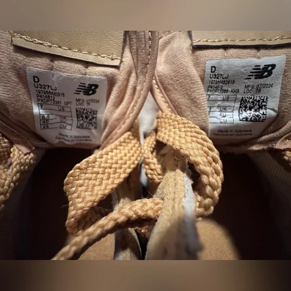 New Balance Beige/Tan Retro Style Sneakers - Picture 8 of 10
